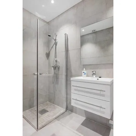Ground Floor Studio, Private And Practical. Ng37