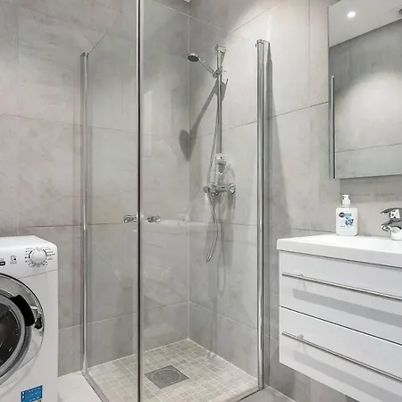 Ground Floor Studio, Private And Practical. Ng37