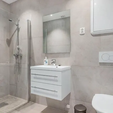 Ground Floor Studio, Private And Practical. Ng37 شقة برغن
